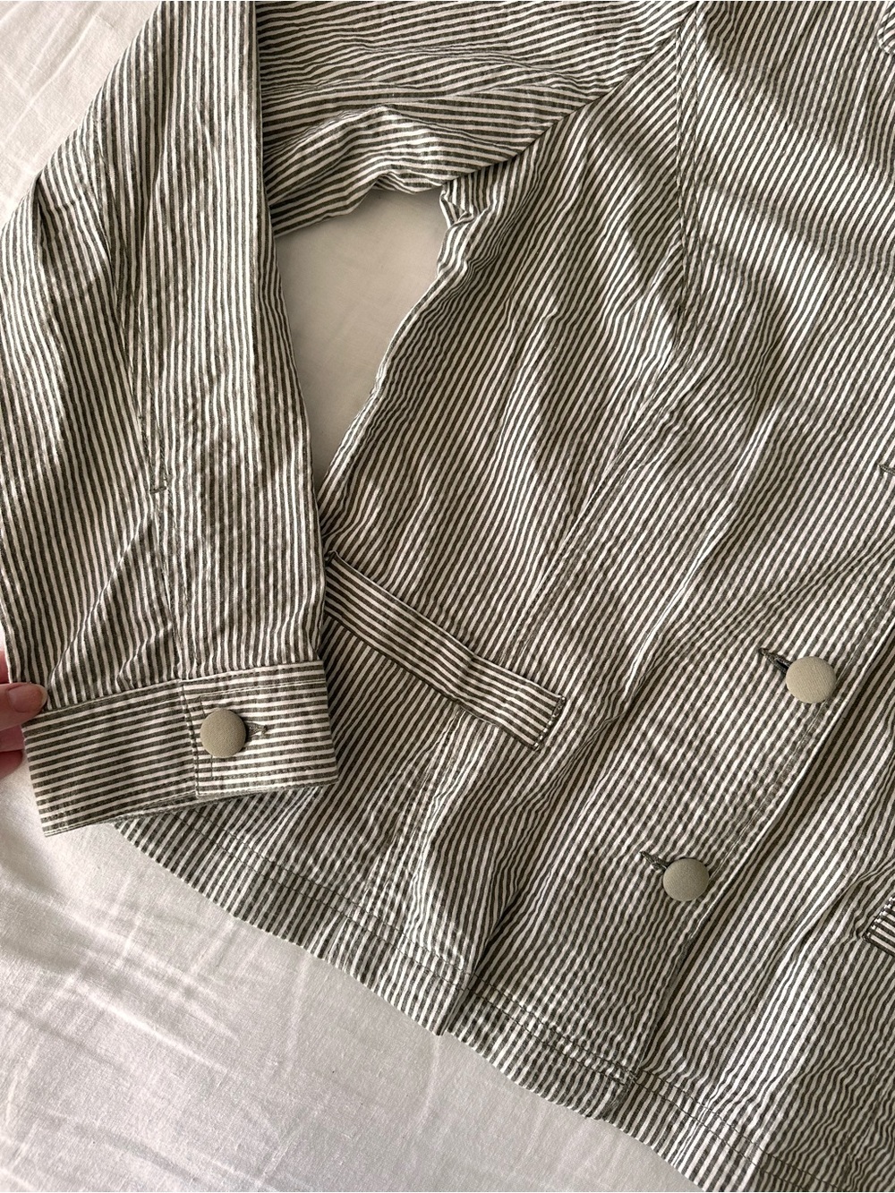 Charter Club- seersucker Jacket in green/ white stripe - Picture 4 of 6